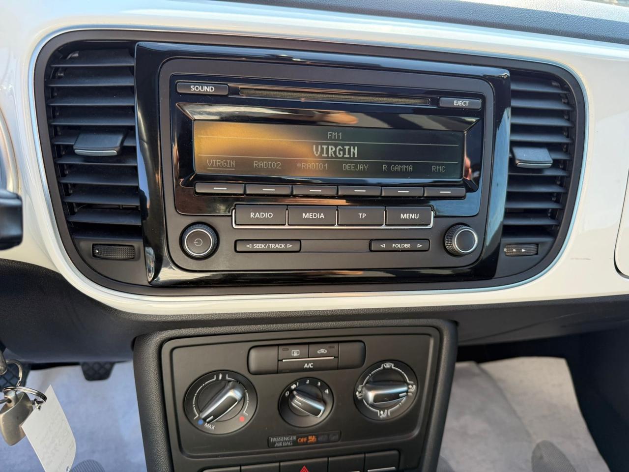 Volkswagen Maggiolino 1.6TDI 105CV TETTO APRIBILE