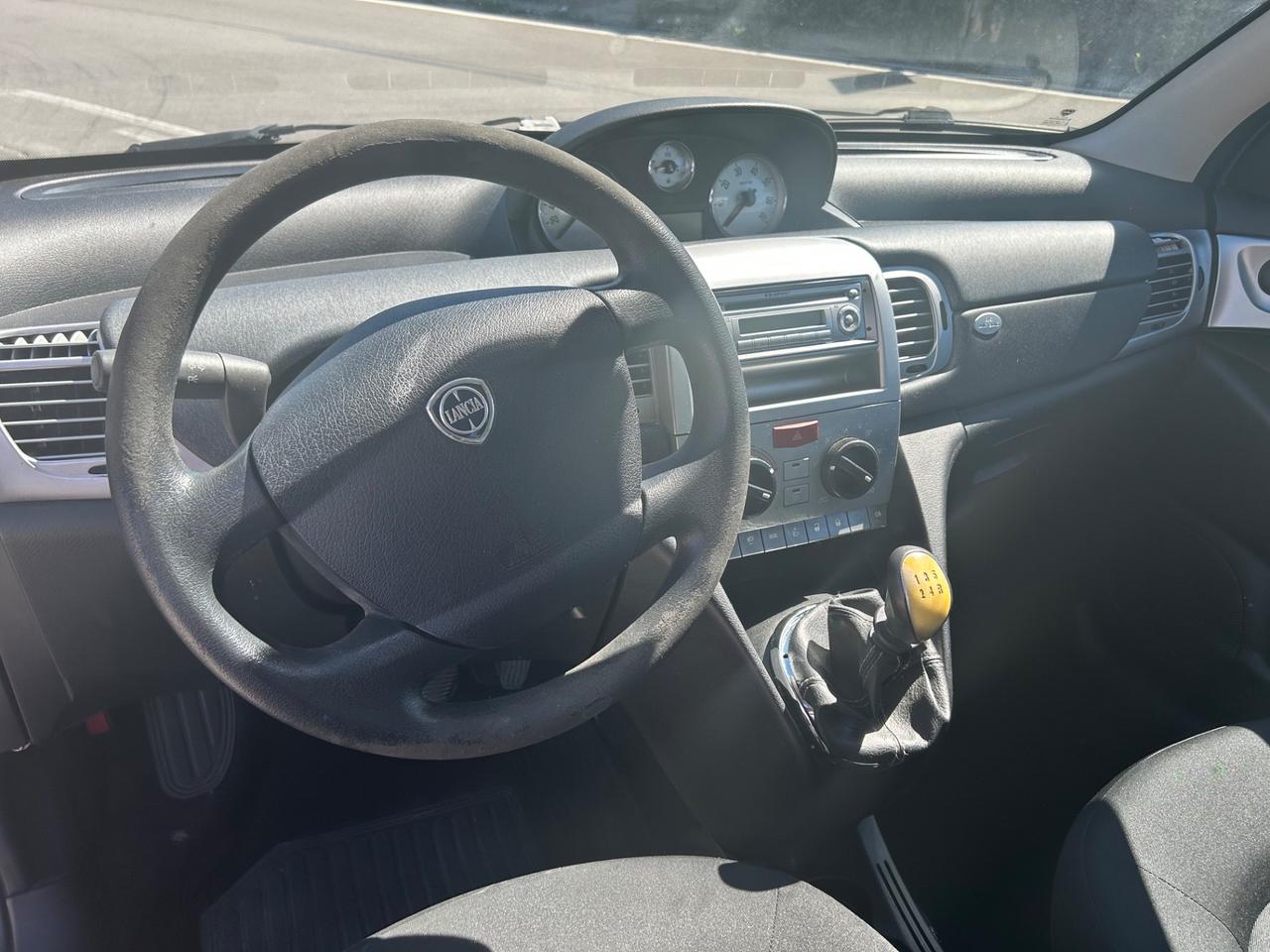 Lancia Ypsilon 1.2 69 CV Unyca