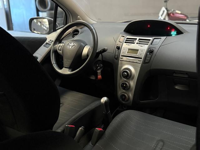 TOYOTA Yaris 1.0 5 porte Sol