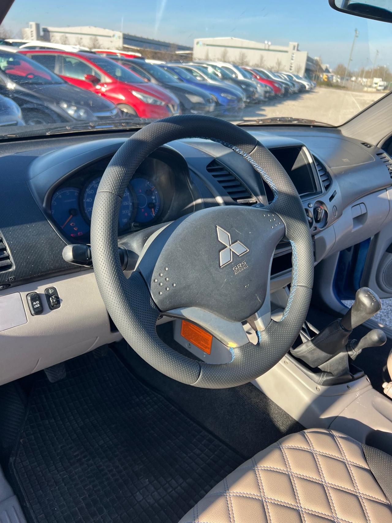 Mitsubishi PICK UP L200 DI D invite Club cab 4 WD