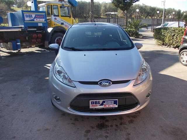 Ford Fiesta 1.2 da riparare