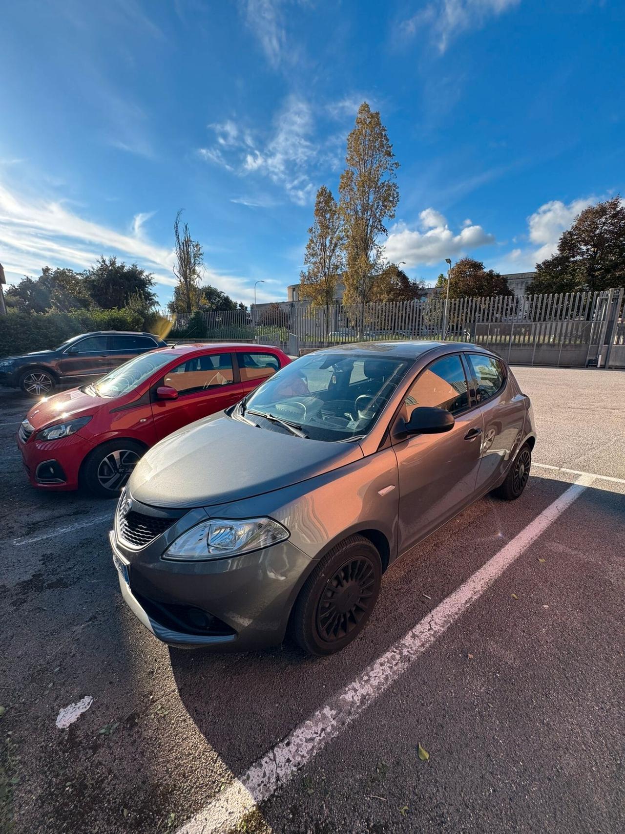 Lancia Ypsilon