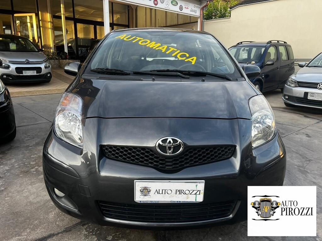 TOYOTA YARIS 1.3 Benz Cambio automatico 2011