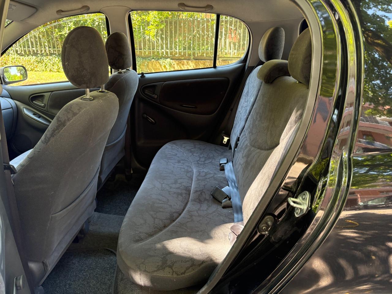 Toyota Yaris 1.0i 16V cat 5 porte Sol