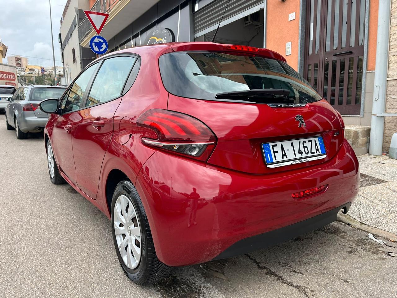 Peugeot 208 1.4 HDi 68 CV 5 porte Allure