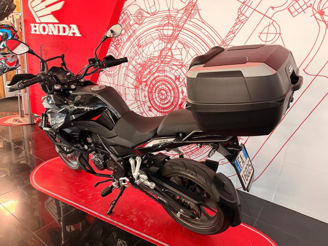 Benelli TRK 251 2022