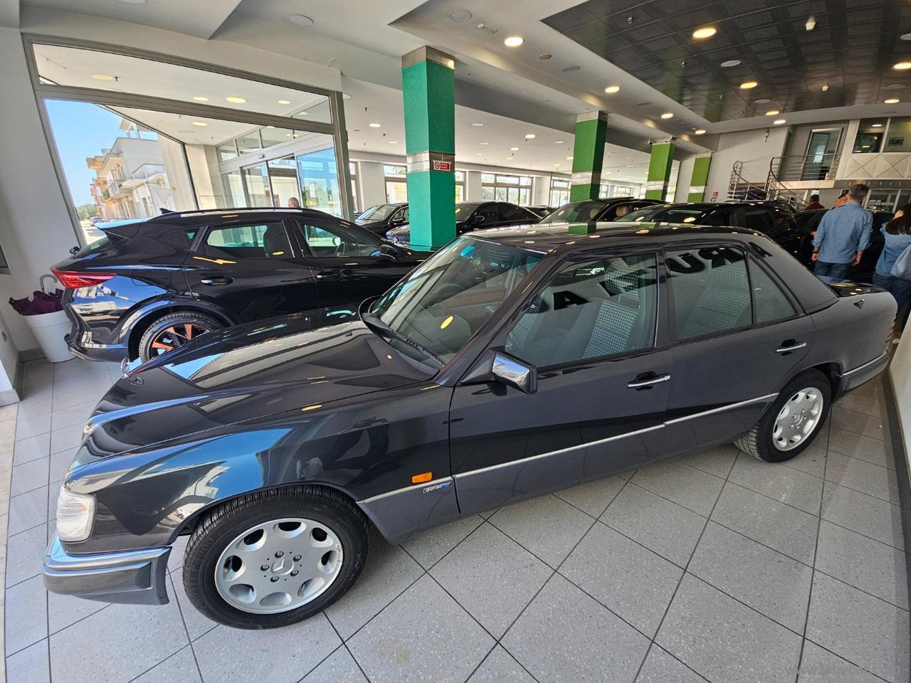 MERCEDES-BENZ E 200 SPORT LINE