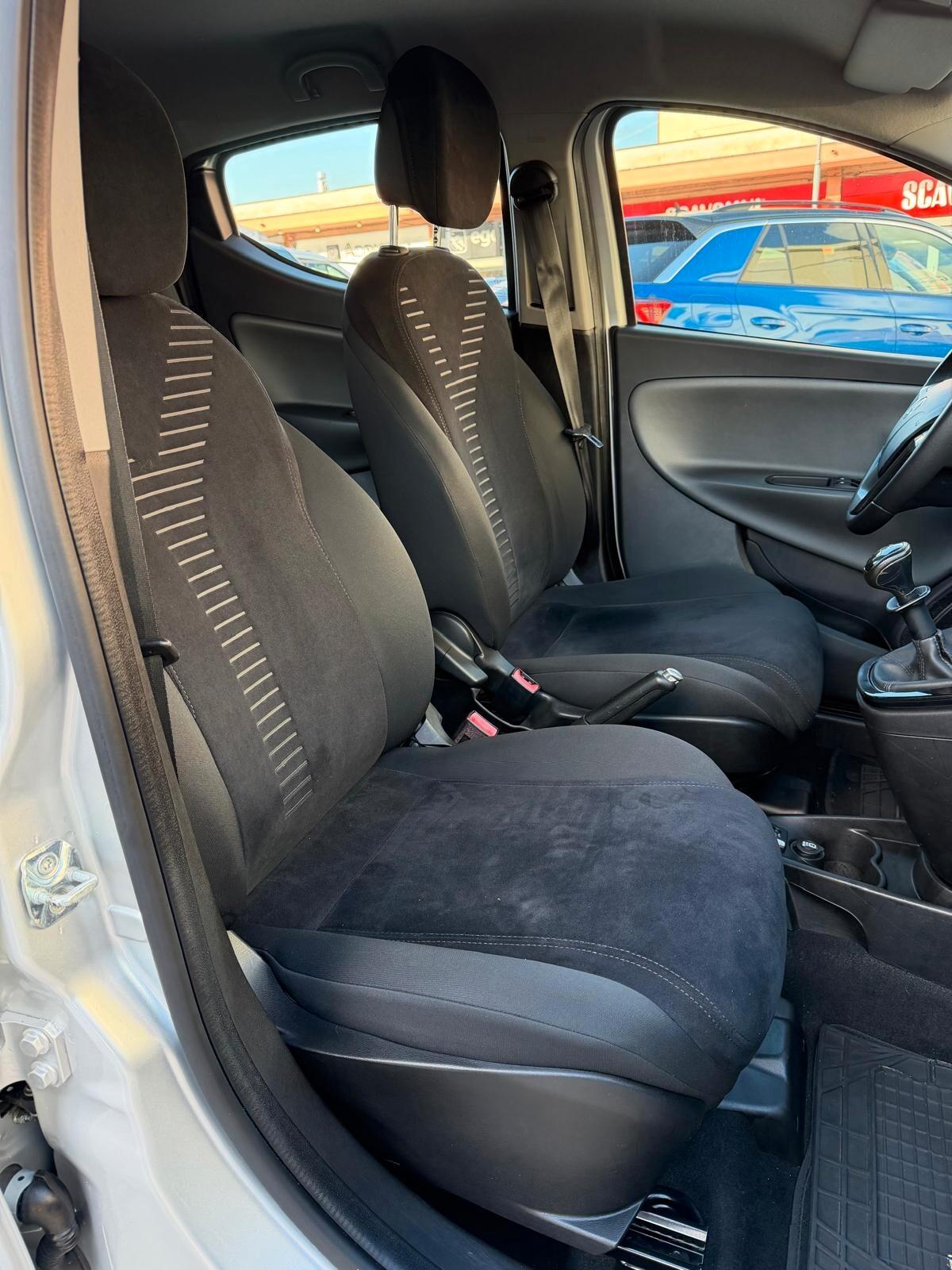 Lancia Ypsilon 0.9 TwinAir 85 CV 5 porte S&S Platinum