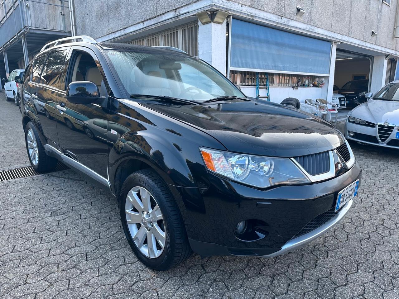 Mitsubishi Outlander 2.2 DI-D Instyle 7 p.ti DPF