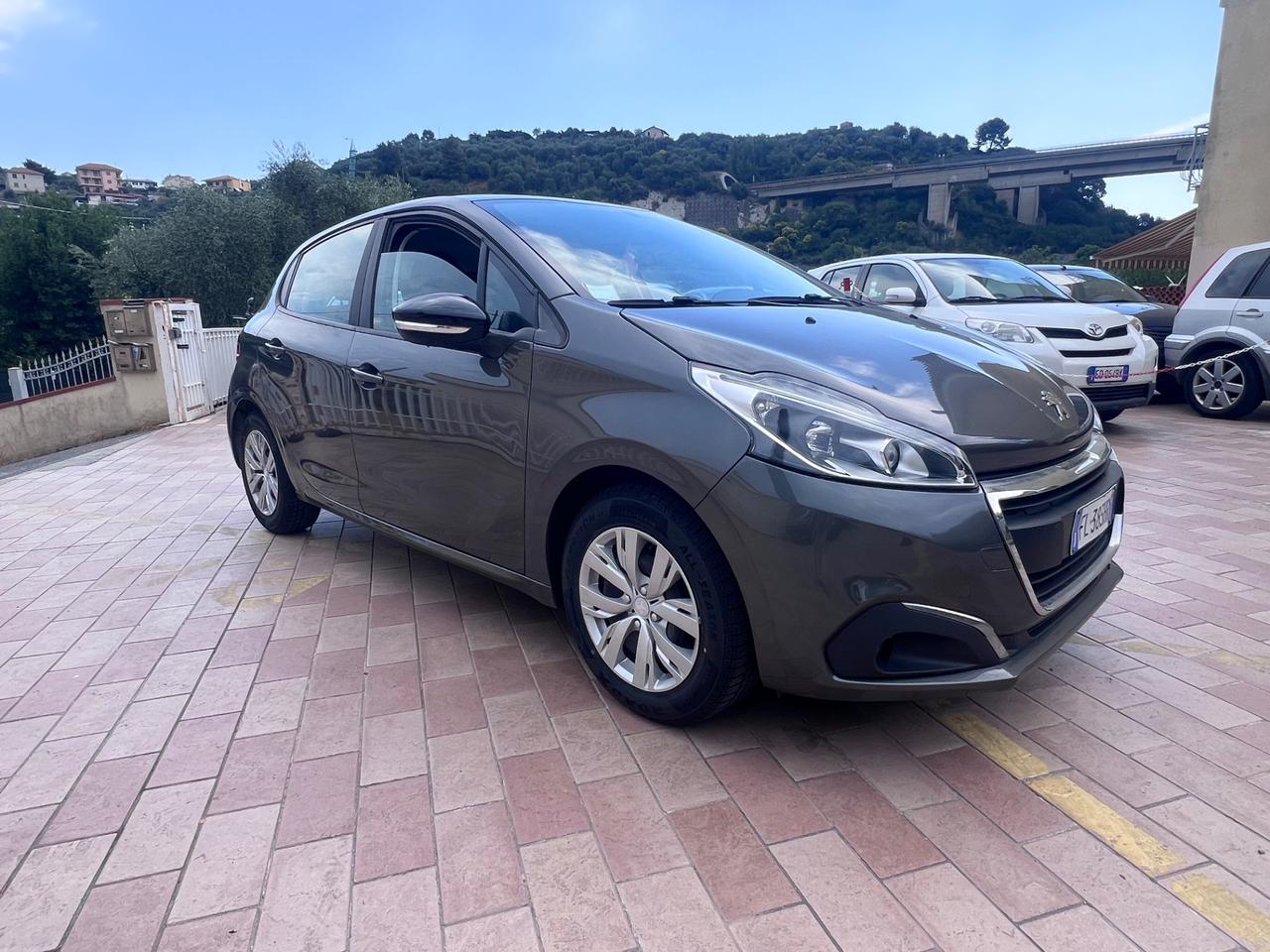 Peugeot 208 PureTech 82 5 porte Allure
