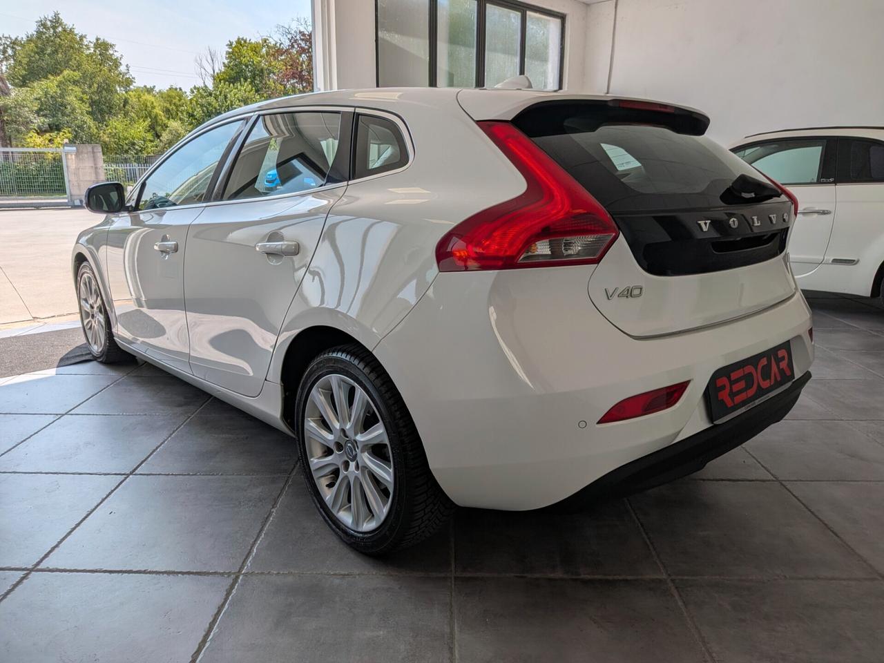VOLVO V40 1.6 D2