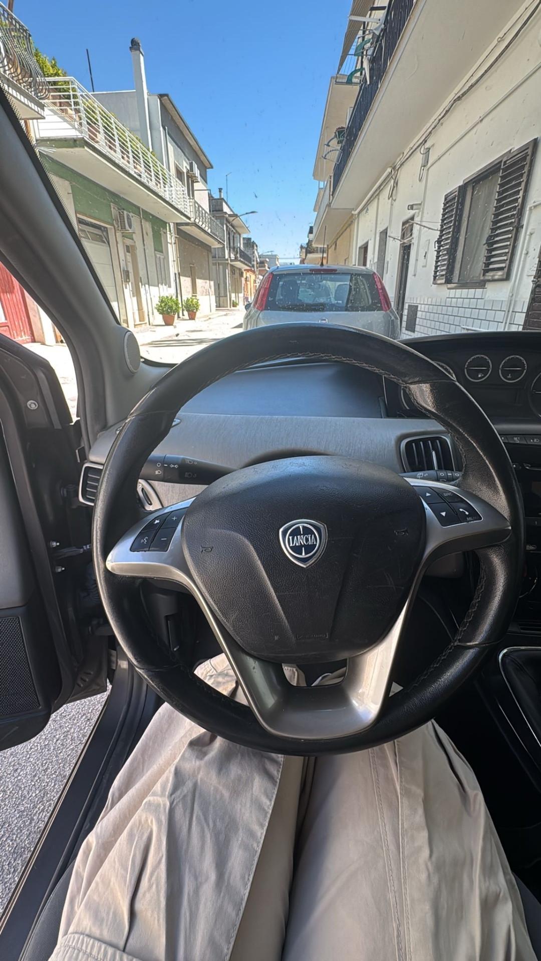 Lancia Ypsilon 1.3 MJT 16V 95 CV 5 porte S&S Silver