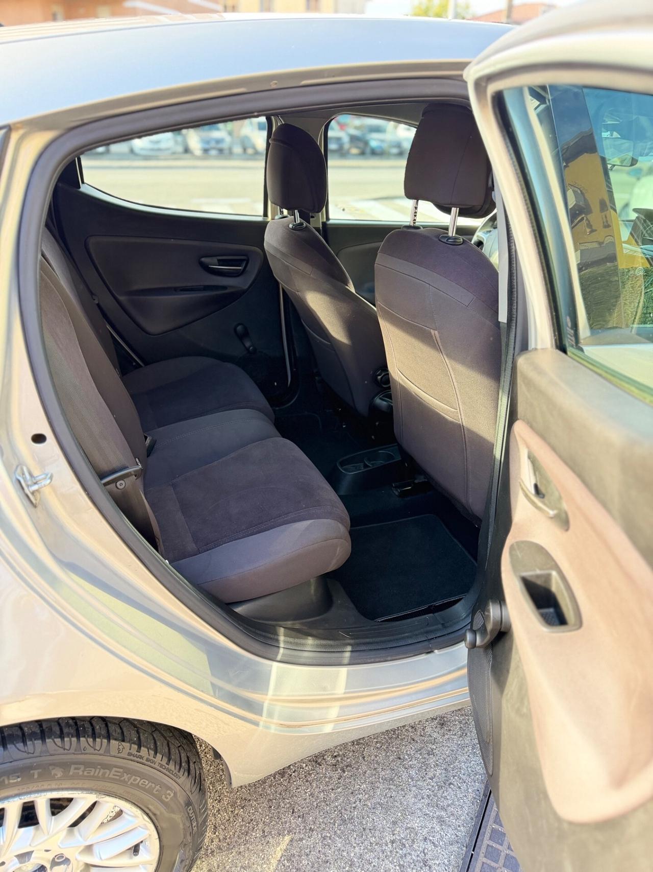 Lancia Ypsilon 900 neopatentati pronto uso garanzia