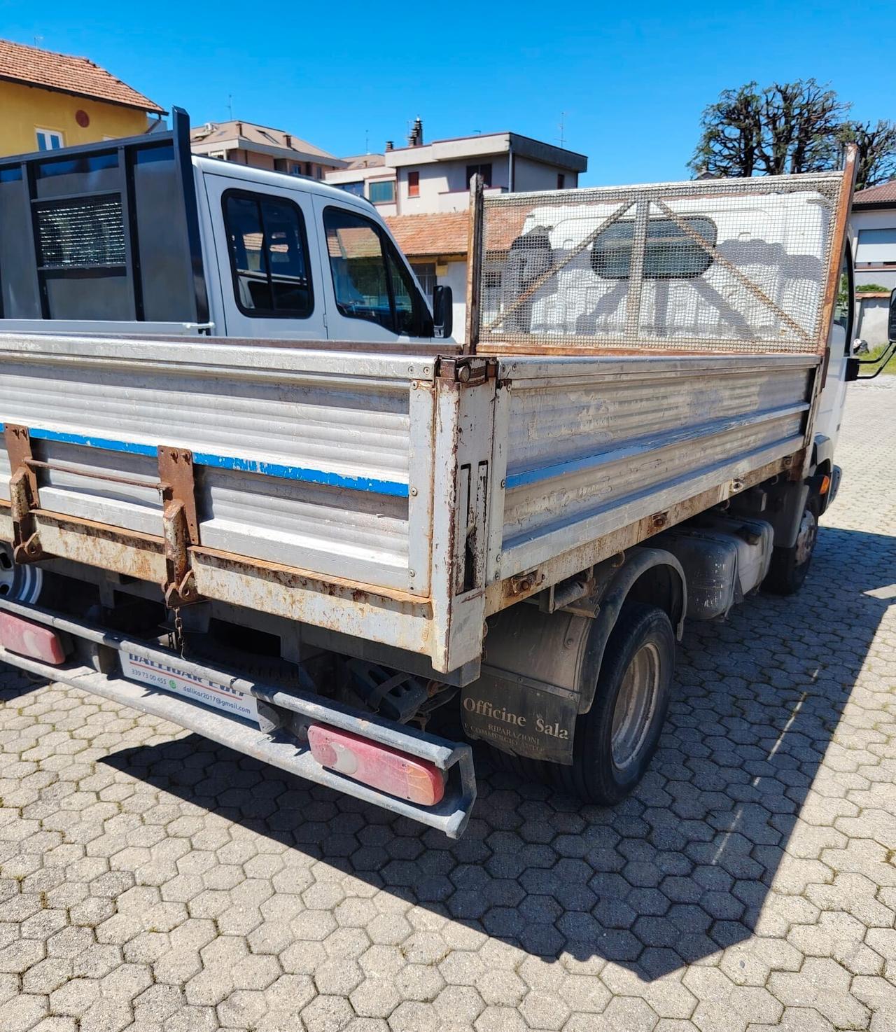 Nissan CABSTAR RIBALTABILE TRILATERALE (CON PROBLEMI)
