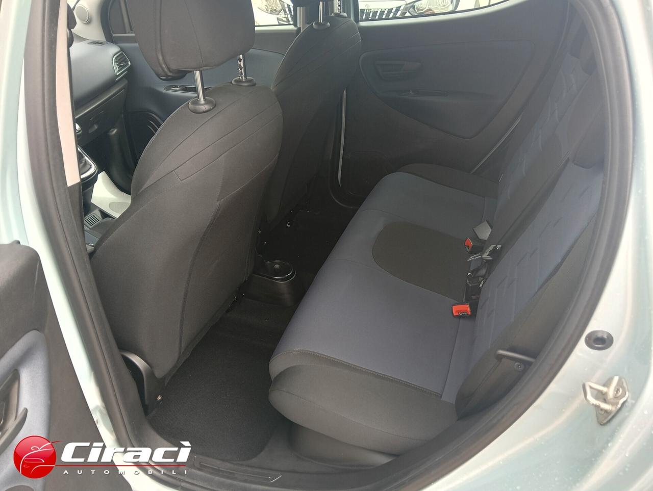 Lancia Ypsilon 1.0 5 p Hybrid Platino