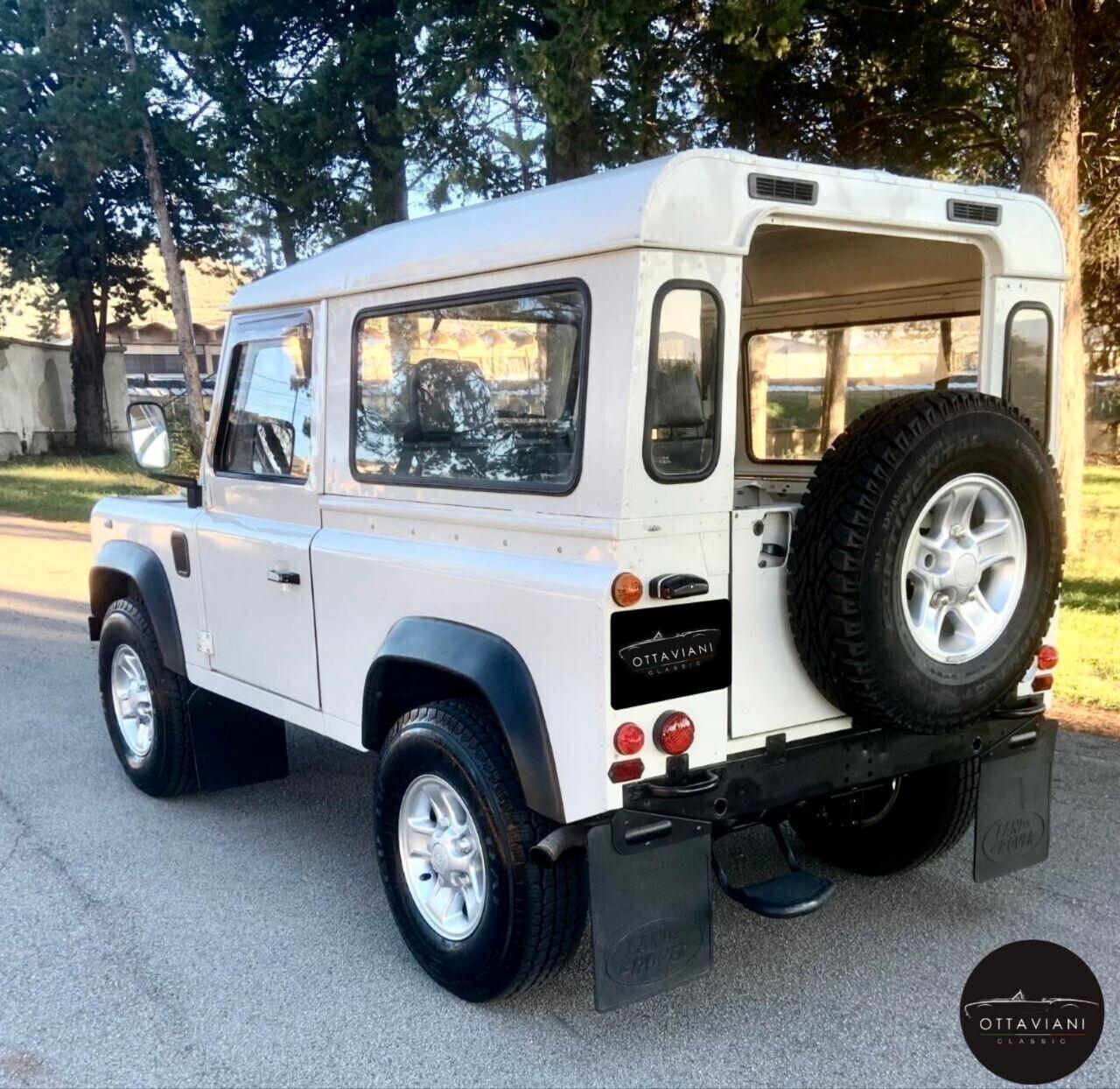 Land Rover Defender 90 turbodiesel Soft-top