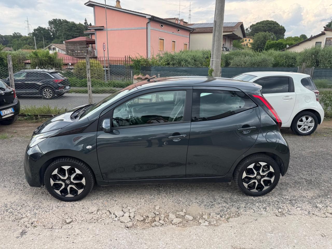 Toyota Aygo Connect 1.0 VVT-i 72 CV 5 porte x-play MMT