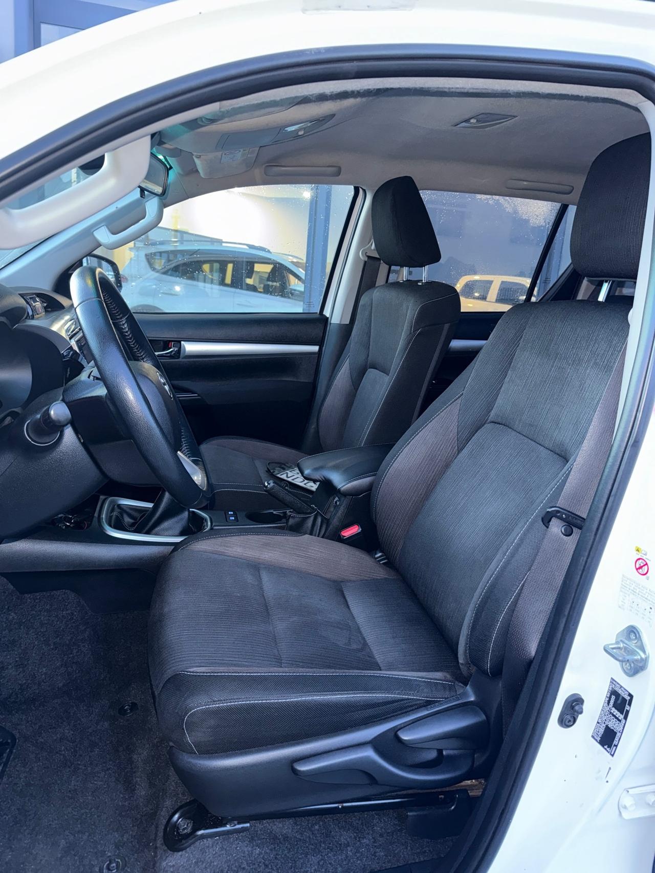 Toyota Hilux 2.4 D-4D 4WD Executive my17" IVA ESP.