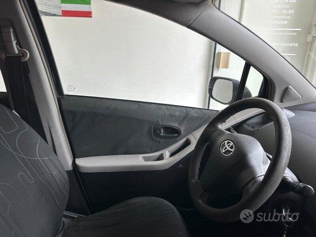 TOYOTA Yaris 2 serie Yaris 1.0 5 porte Now GPL