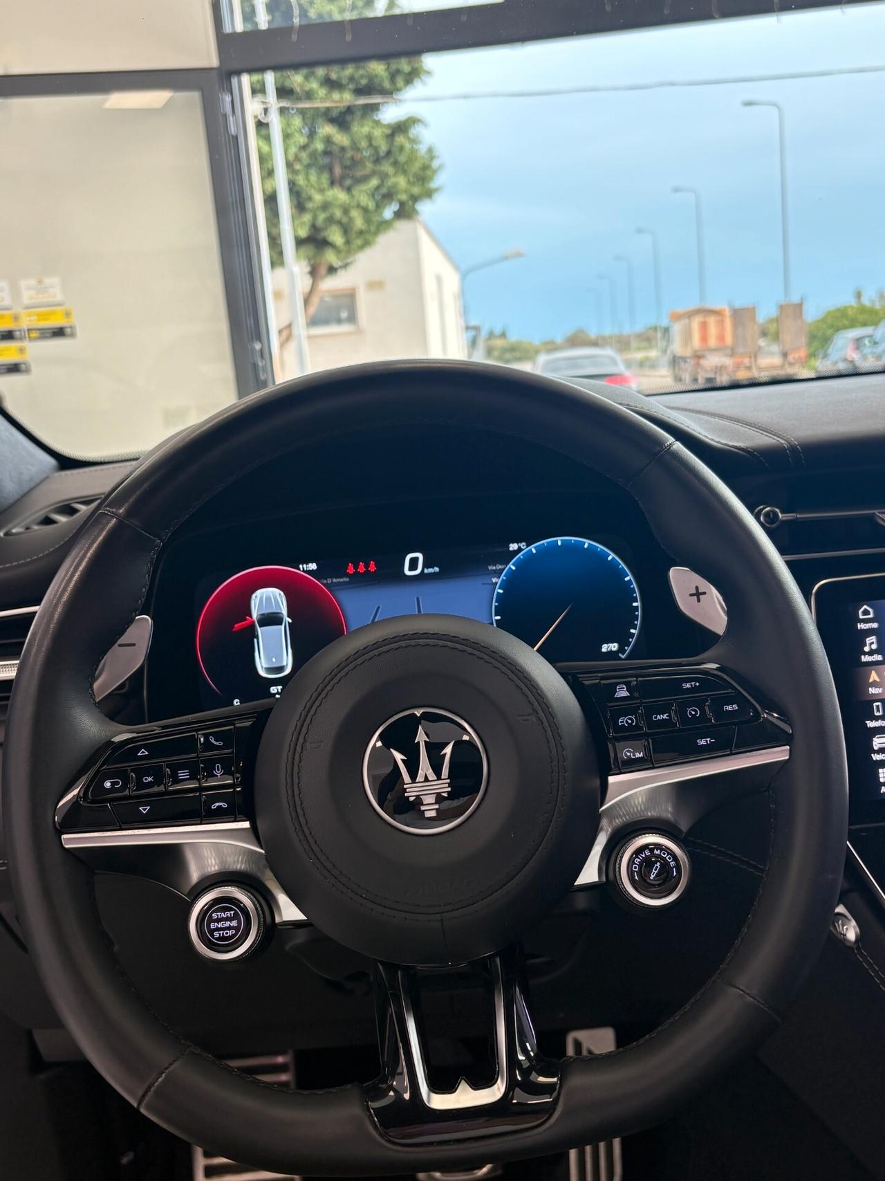 Maserati Grecale 2.0 mhev 330cv(benz/elettrica)modello MODENA con TETTO APRIBILE,VIRTUAL COCKPIT,TELECAMERA,APPLE CAR
