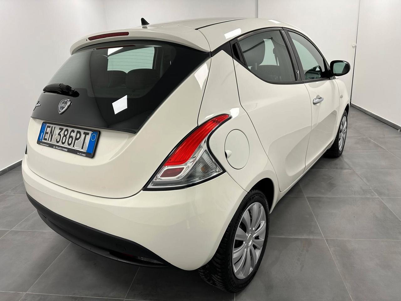 Lancia Ypsilon 1.2 69 CV 5 porte GPL Ecochic Gold - NeoPatentati