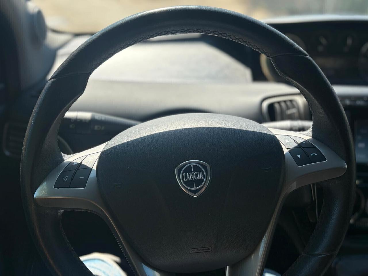 Lancia Ypsilon 1.2 69 CV neopatentati