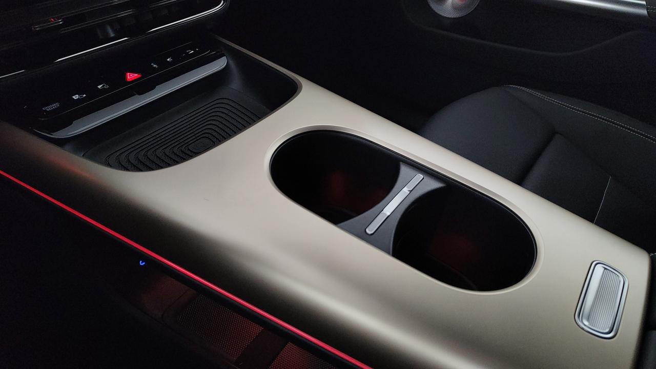 Mercedes-Benz CLA 250+ con tecnologia EQ