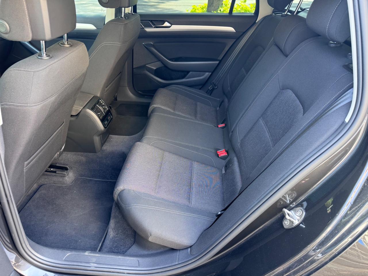 VW Passat Variant 2.0 TDI neopaten garanzia 12 mesi