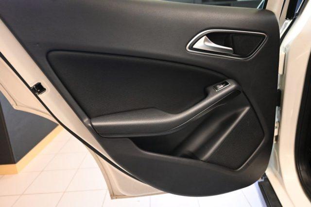 MERCEDES-BENZ GLA 180 D EXECUTIVE AUT.TEL CERCHI 17"VETRI SCURI SED.RISC