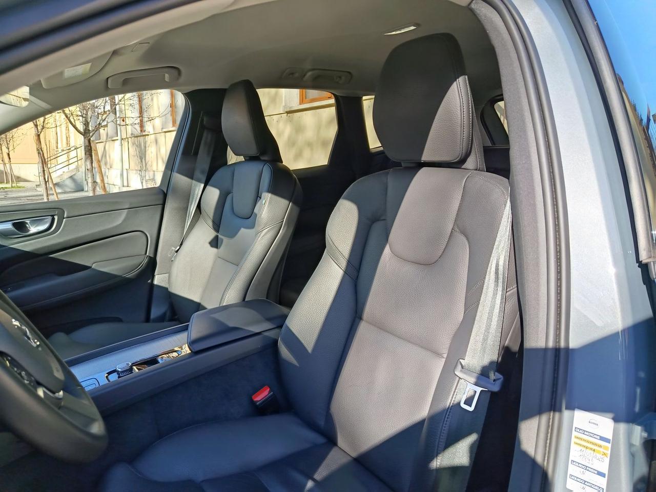 Volvo XC 60 Plus Dark 2.0 B4 MHEV #9159