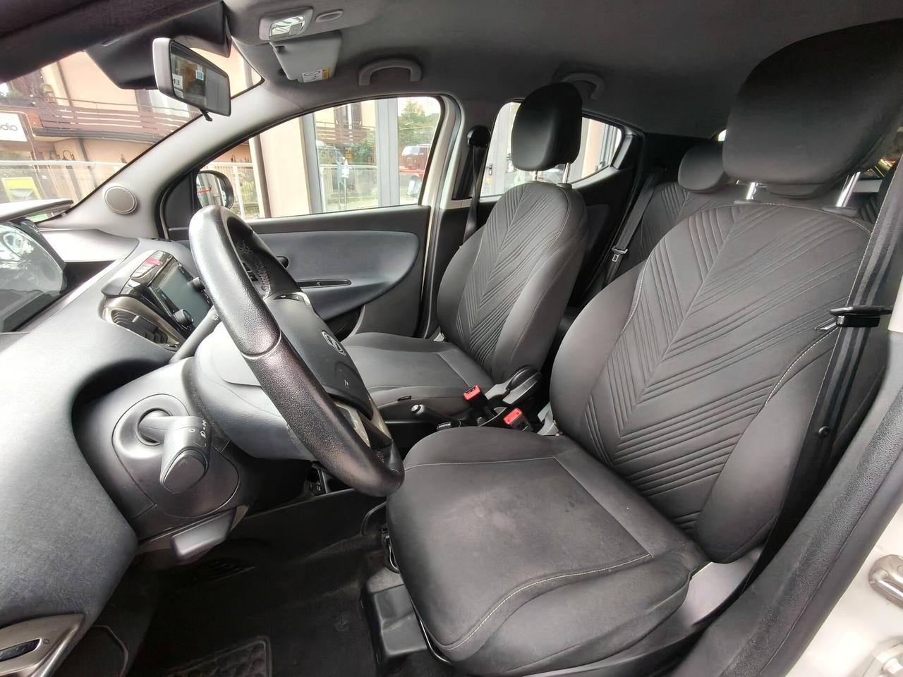 Lancia Ypsilon 1.0 FireFly 5 porte S&S Hybrid Ecochic Gold