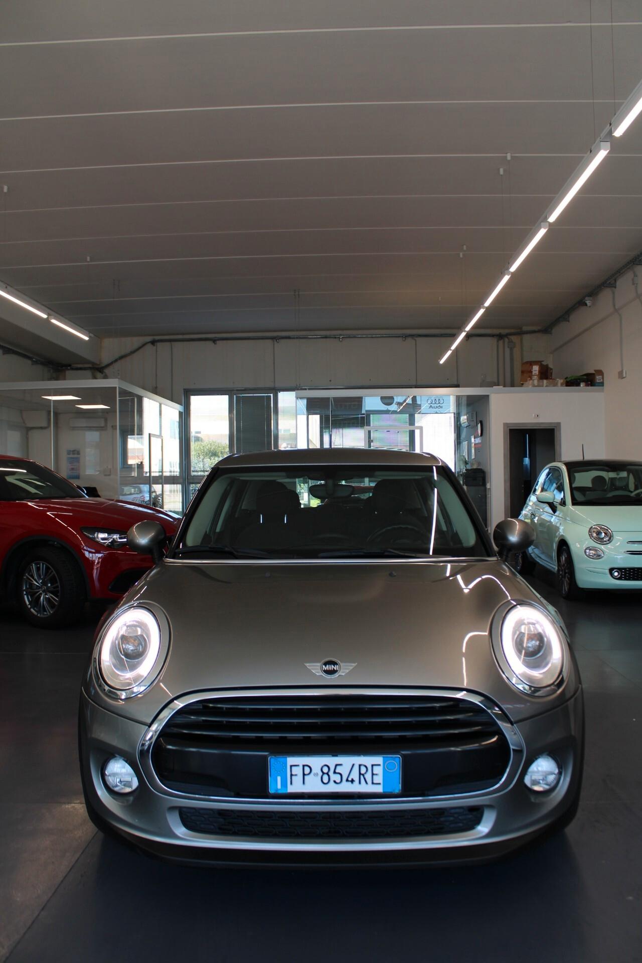 Mini Cooper D IV F55 2018 5p 1.5 Business auto