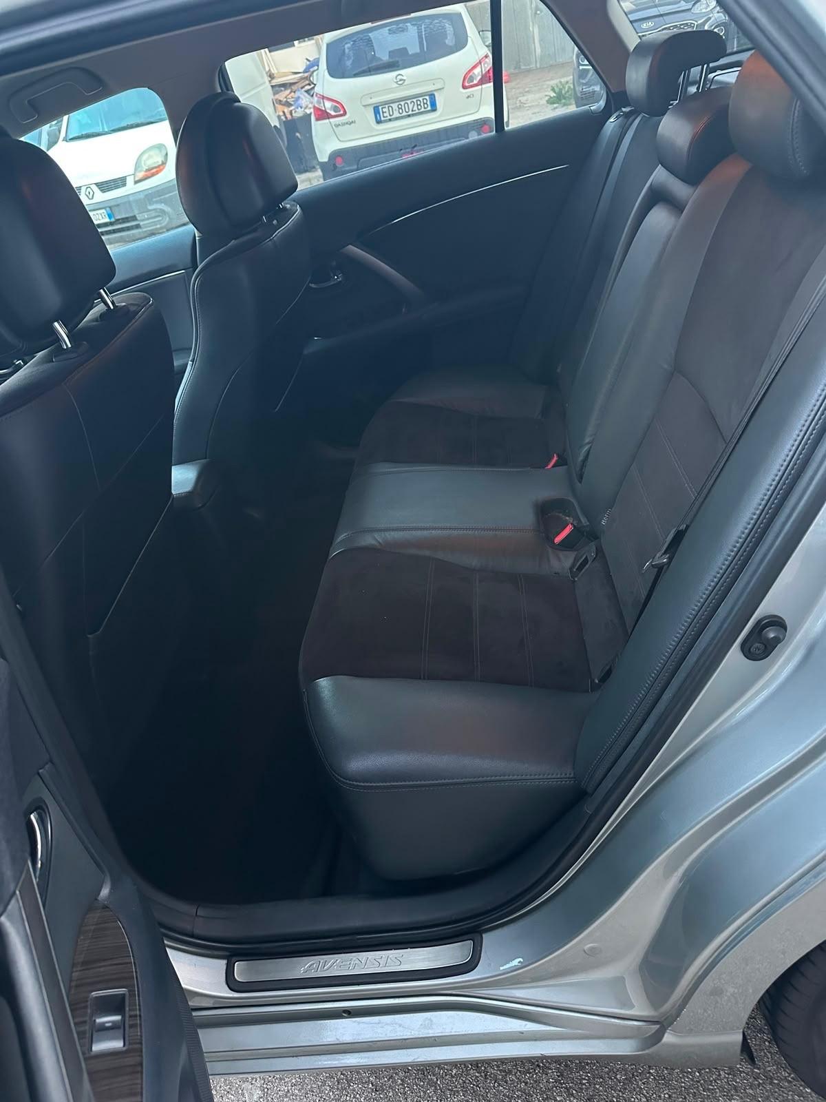 Toyota Avensis 2.2 D-4D Wagon Lounge