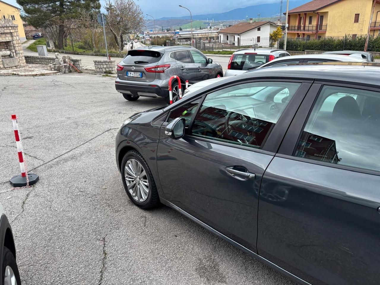 Peugeot 208 BlueHDi 75 5 porte Allure