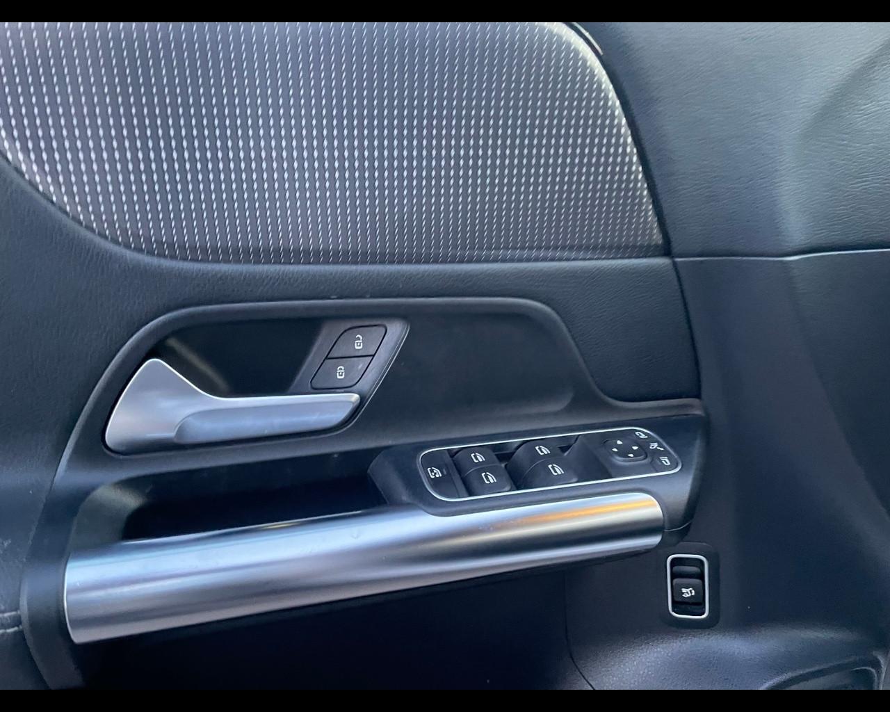 Mercedes-Benz GLA (H247) - GLA 200 Automatic Sport