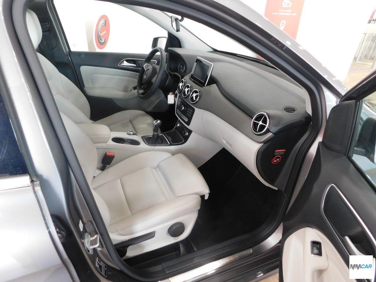 MERCEDES - Classe B - B 200 d Business