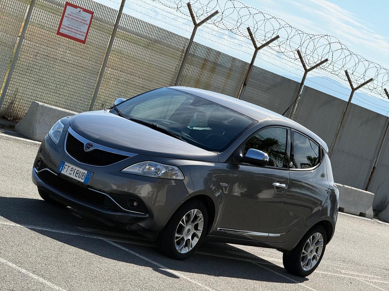 Lancia Ypsilon 1.2 69 CV-GPL-PERMUTABILE