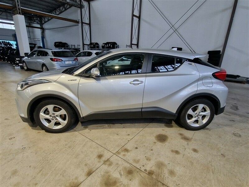 TOYOTA C-HR 1.8H 98CV E-CVT Business