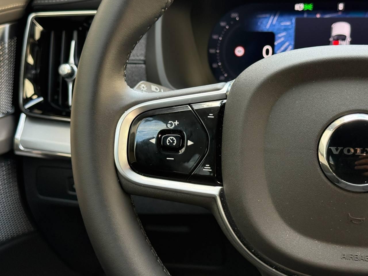 VOLVO Nuova XC90 Ultra Black Edition T8 AWD AUT