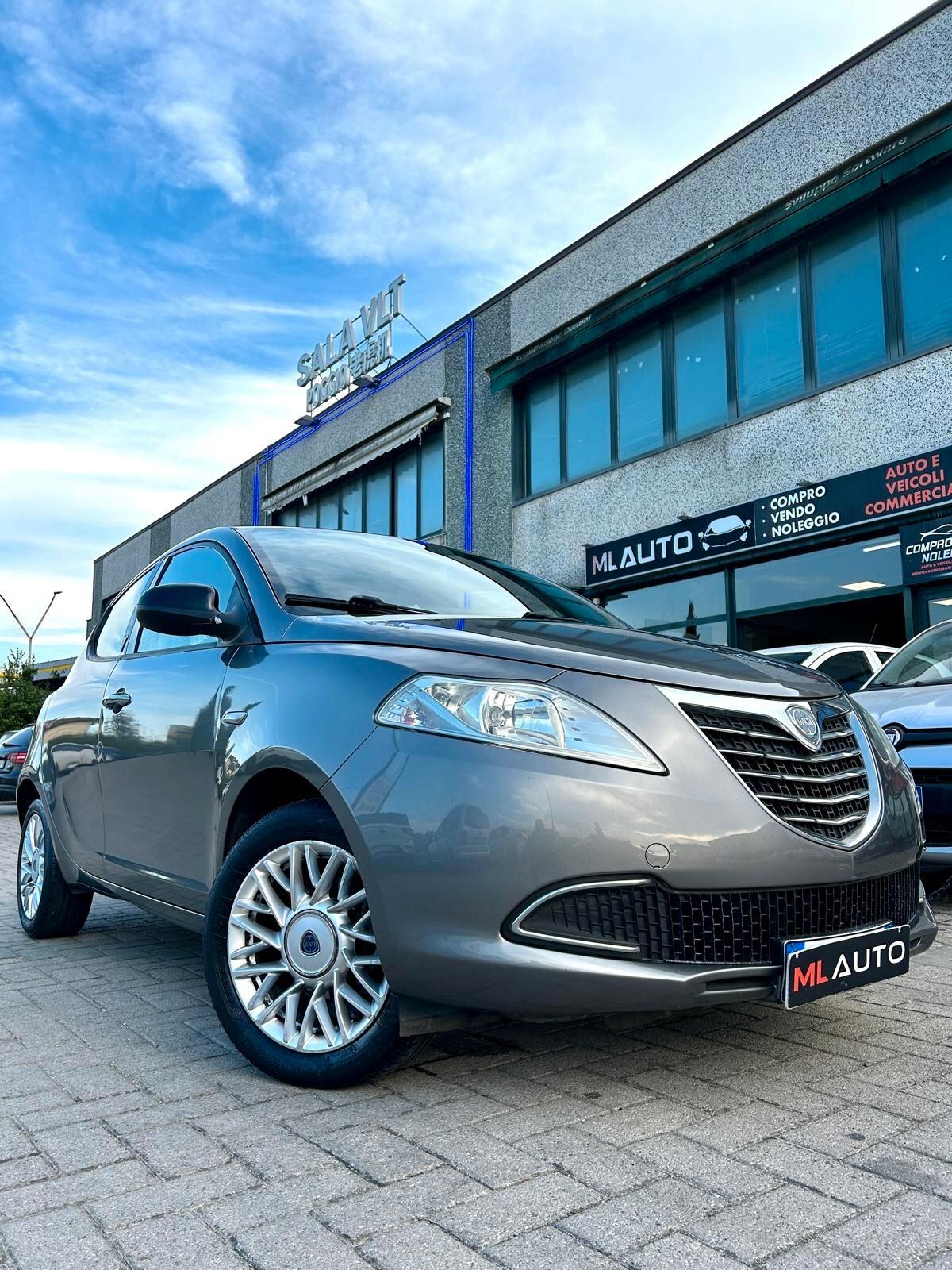 Lancia Ypsilon 1.2 69 CV 5 porte S&S Platinum - OK NEOPATENTATI