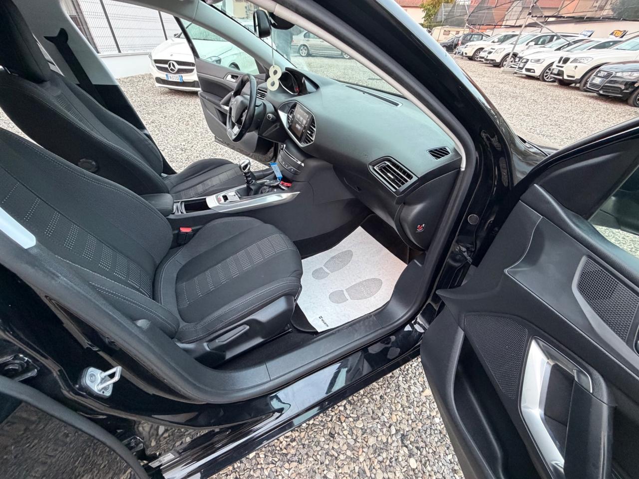 Peugeot 308 BlueHDi 120 S&S EAT6 SW Allure