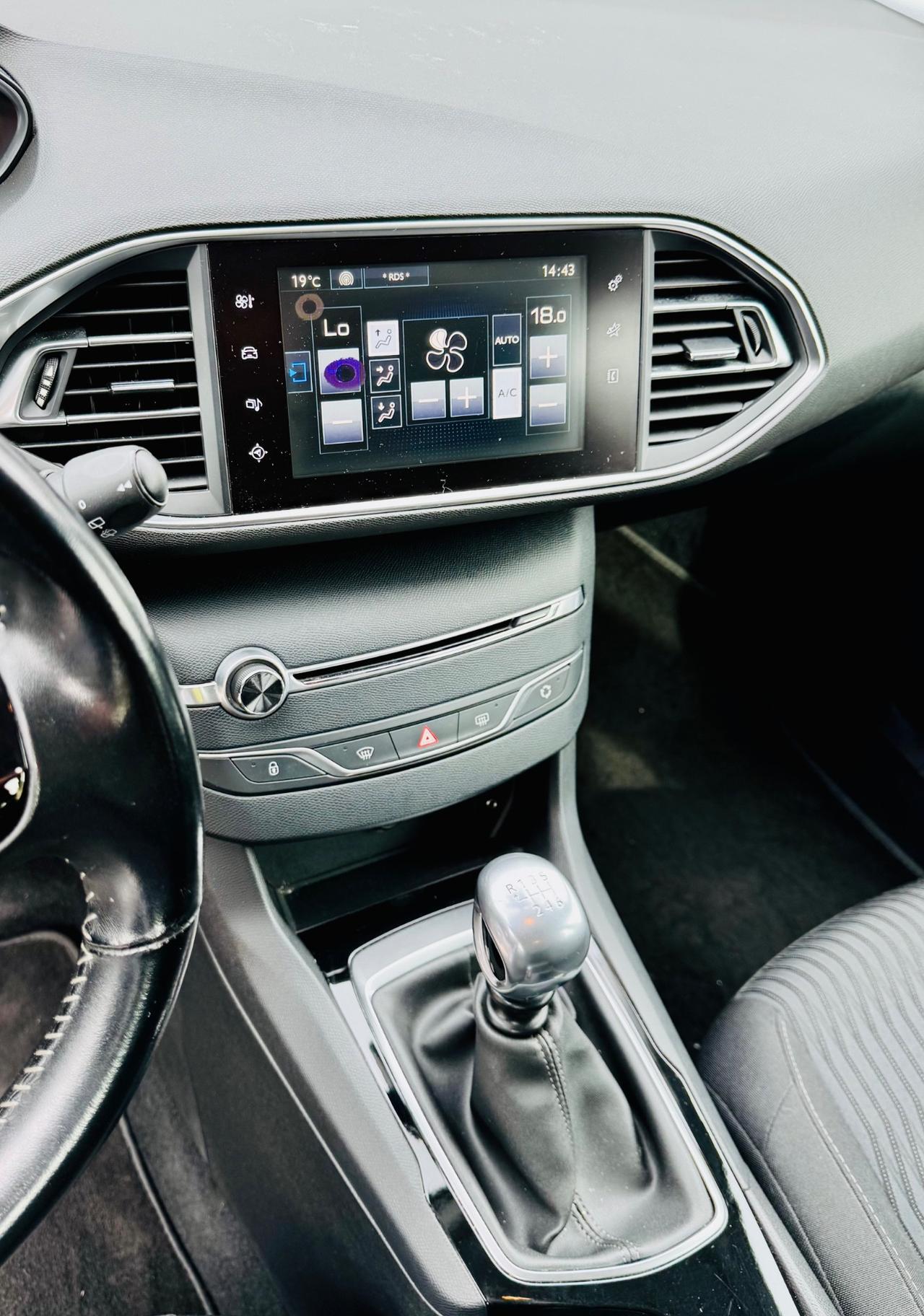 Peugeot 3008 BlueHDi 120 S&S Business
