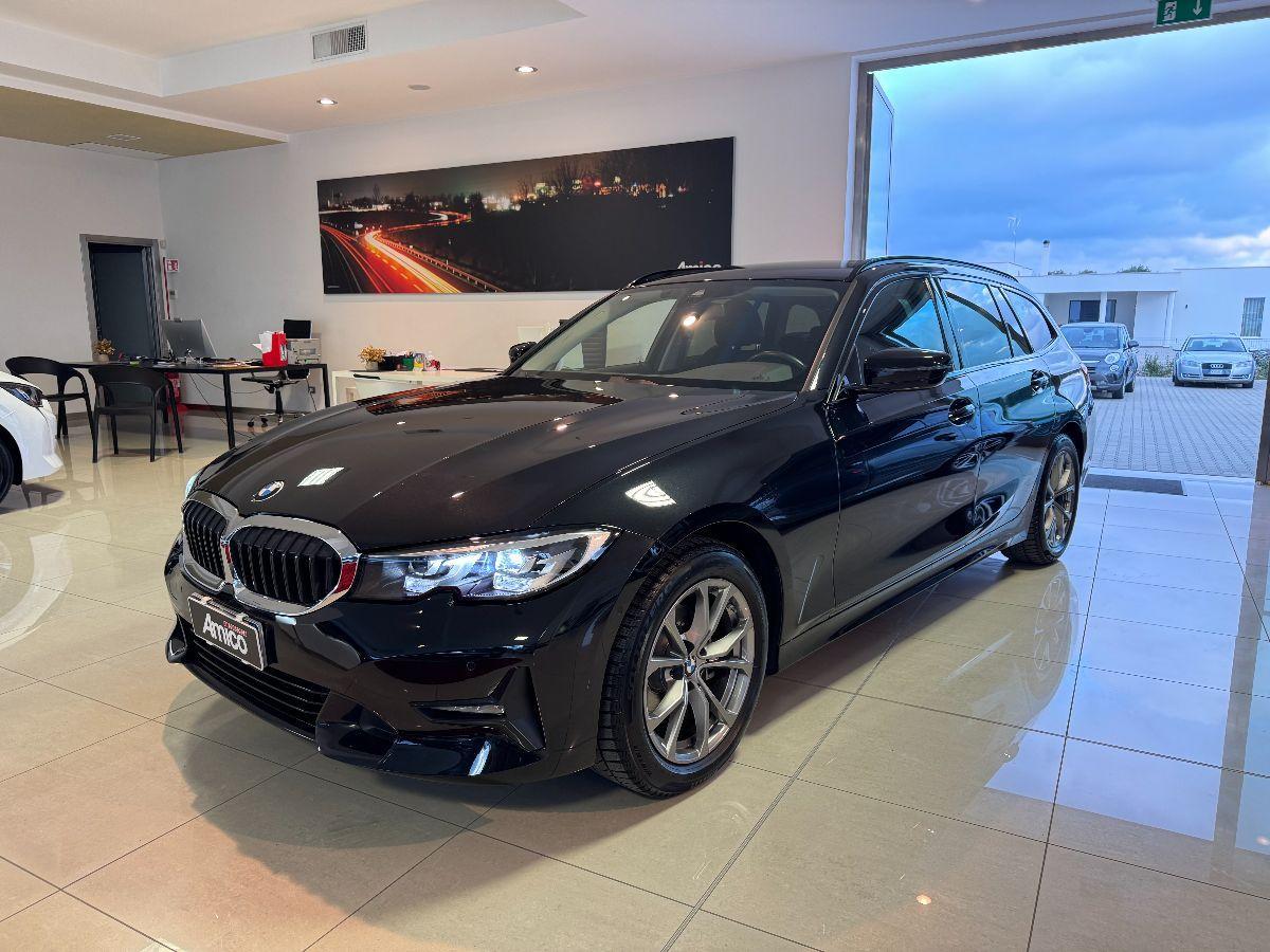 BMW Serie 3 Turing 318d 48V Sport Total Black 2021