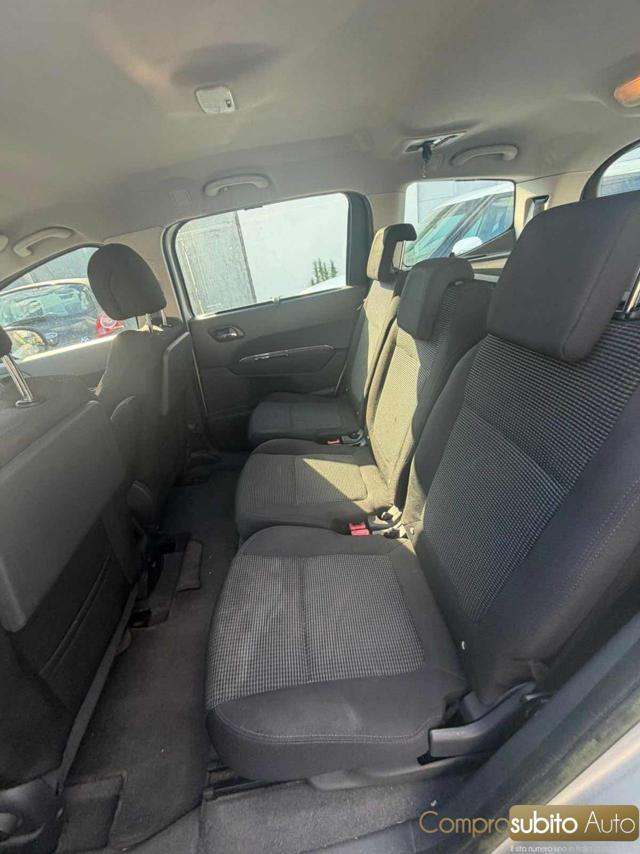 PEUGEOT 5008 1.6 HDi 7 POSTI