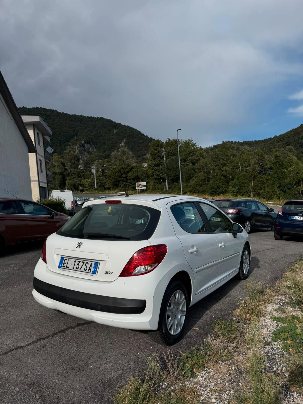 Peugeot 207 1.4 HDi 70CV 5p. Active