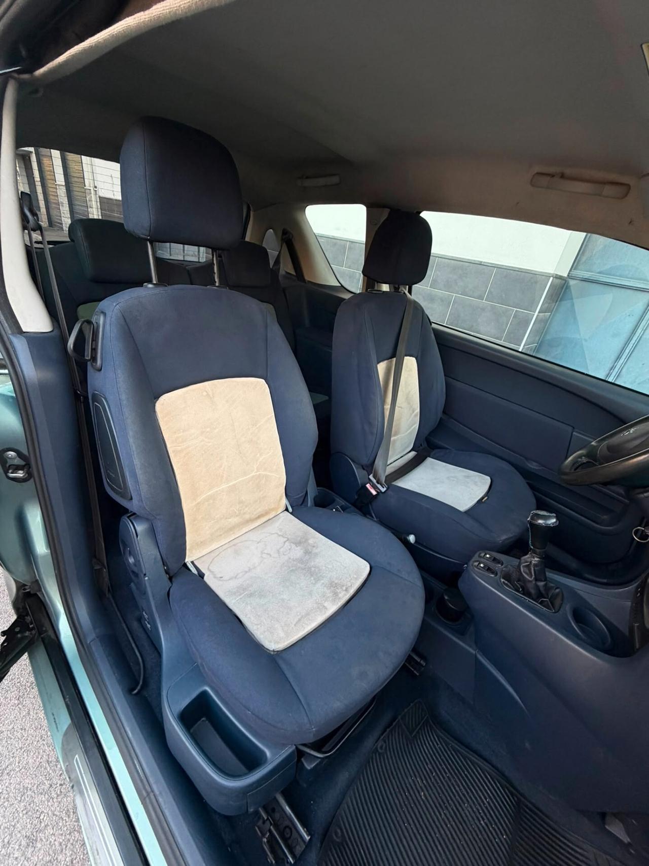 Peugeot 1007 1.4 HDi Sporty