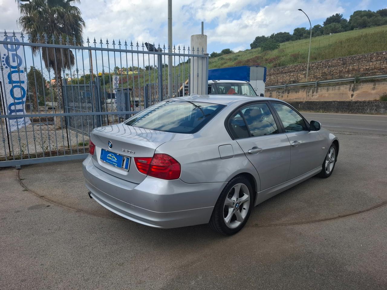Bmw 320d 177cv bxenon-navi anno 2010