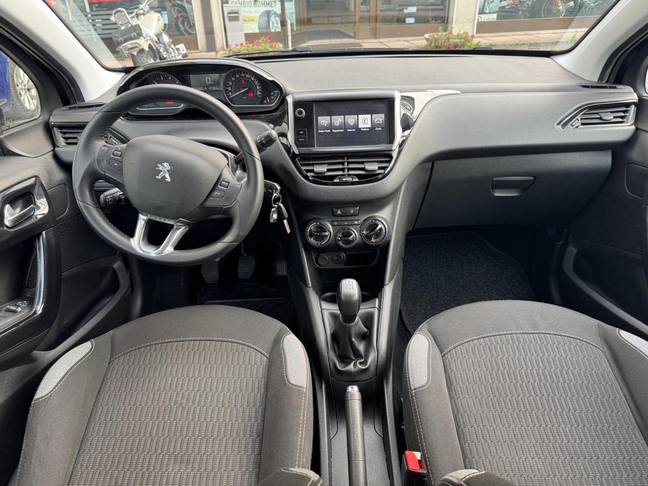 Peugeot 208 2015 5 porte neopatentati