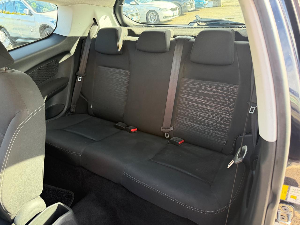 Peugeot 208 1.4 HDi 68 CV 3 porte Access