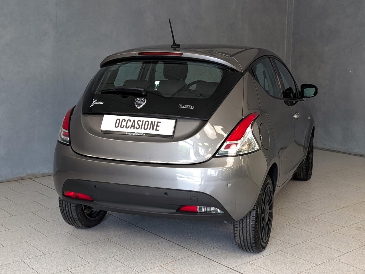 Lancia Ypsilon 1.0 Hybrid 70cv Silver